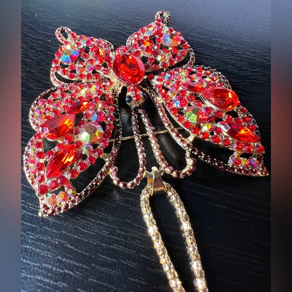 🦋 NWT! Red Rhinestone Butterfly Necklace